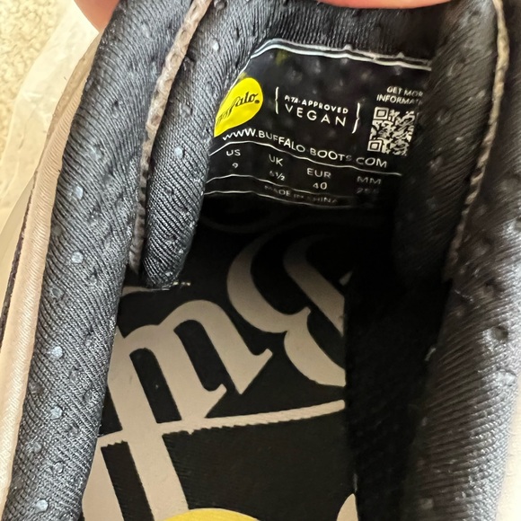 Buffalo trail one chunky sneakers in cream and black mix US 9 - Picture 3 of 7